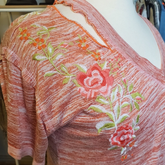 Mollorello Red V-Neck w/ Embroidery - Picture 3 of 7